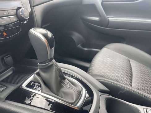 Used 2019 Nissan Rogue SV w/ Premium Package AWD/4WD image 30