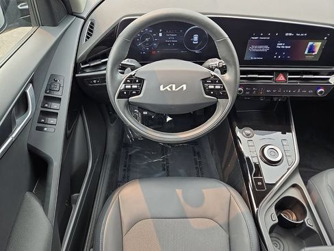 Used 2024 Kia Niro Wind w/ Wind Preserve Package FWD image 12