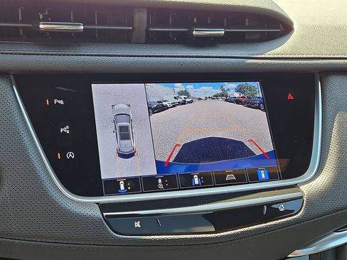 Used 2025 Cadillac XT5 Premium Luxury w/ Technology Package AWD/4WD image 18