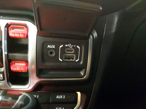 Used 2022 Jeep Gladiator Rubicon w/ Cold Weather Group AWD/4WD image 21