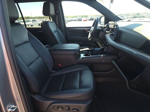 Used 2025 Chevrolet Tahoe LT image 5