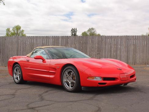 Used 1999 Chevrolet Corvette Convertible w/ Memory Pkg RWD image 11