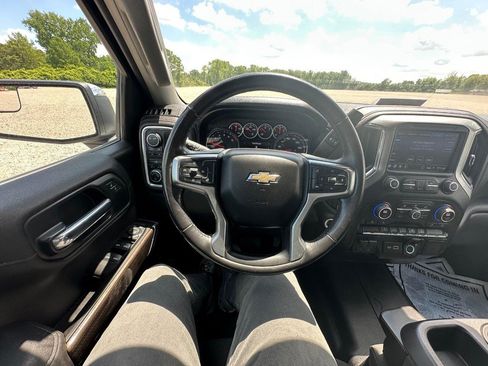 Used 2021 Chevrolet Silverado 1500 LT AWD/4WD image 17