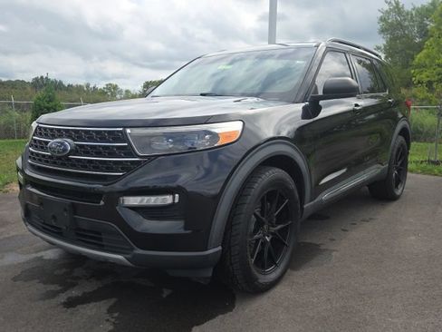 Used 2020 Ford Explorer XLT w/ Equipment Group 202A AWD/4WD image 2