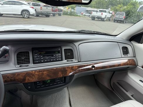Used 2005 Mercury Grand Marquis LSE RWD image 15