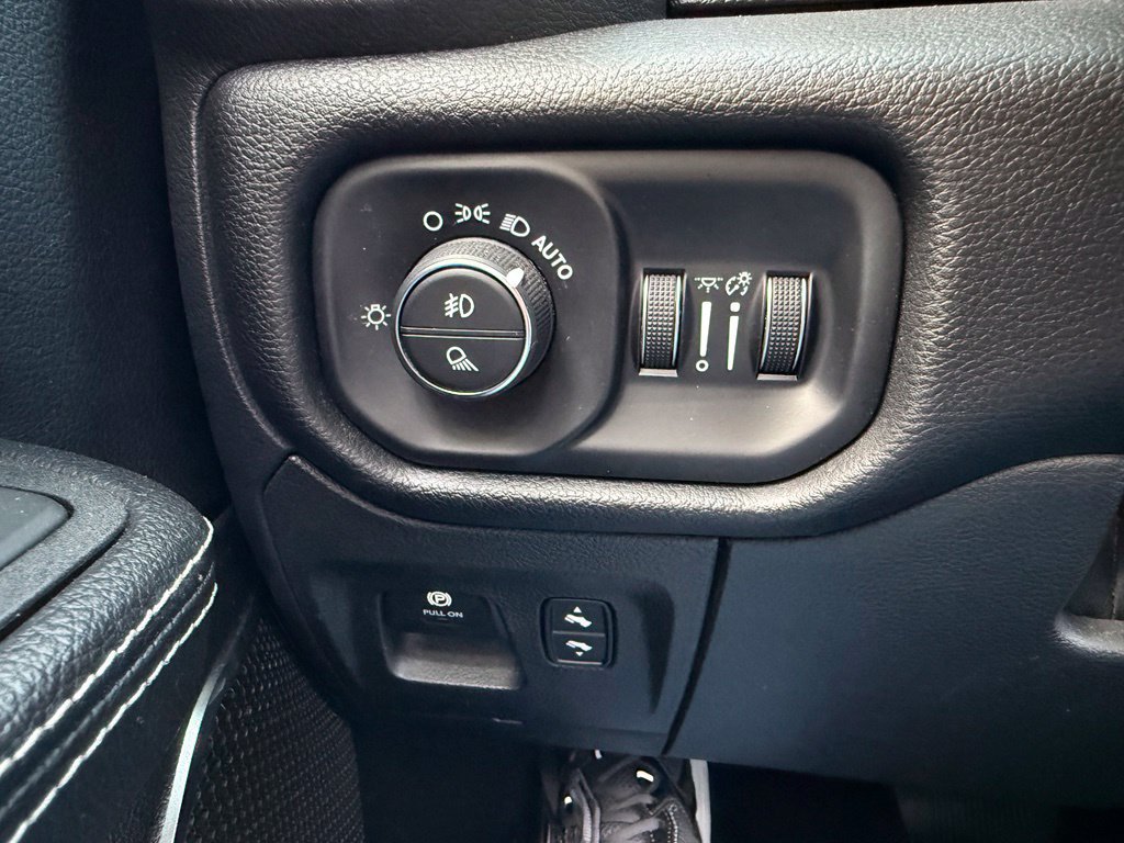 Used 2025 RAM 1500 Laramie AWD/4WD image 41