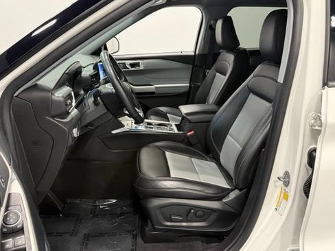 Used 2022 Ford Explorer XLT w/ Equipment Group 202A AWD/4WD image 14