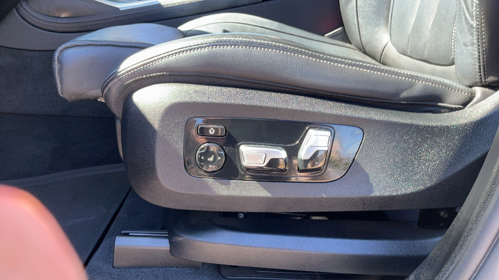 Used 2020 BMW X7 xDrive40i w/ Premium Package AWD/4WD image 14