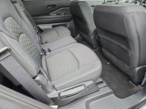 Used 2024 Nissan Pathfinder SV FWD image 15