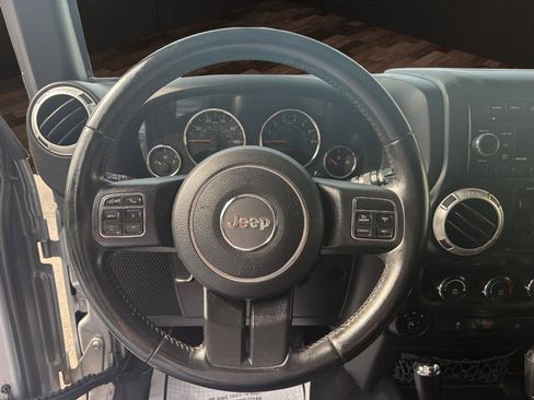 Used 2018 Jeep Wrangler Unlimited Sahara w/ Connectivity Group AWD/4WD image 10