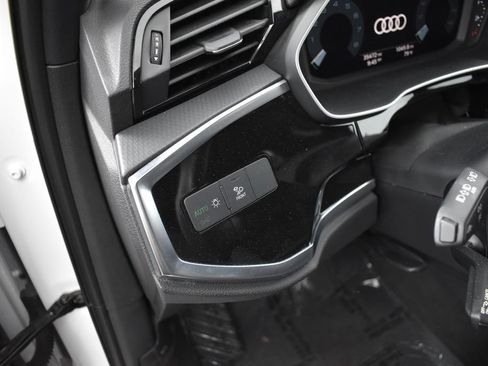 Used 2025 Audi Q3 2.0T Premium AWD/4WD image 7