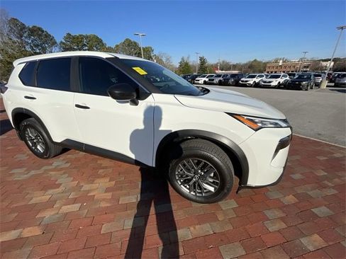 Used 2025 Nissan Rogue S image 19