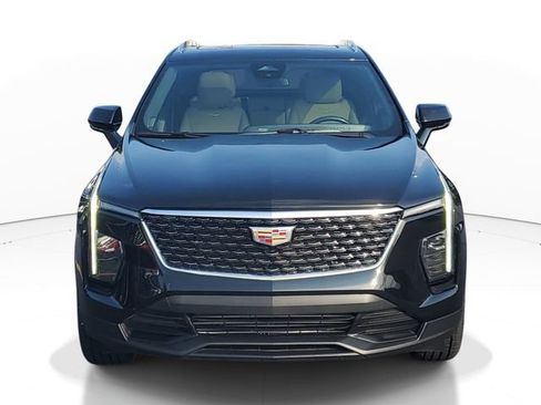 Certified 2024 Cadillac XT4 Luxury w/ Cold Weather Package AWD/4WD image 5