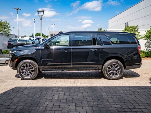 Used 2024 Chevrolet Suburban Z71 w/ Luxury Package AWD/4WD image 8