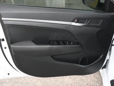 Used 2020 Hyundai Elantra SE w/ Cargo Package (C1) image 9