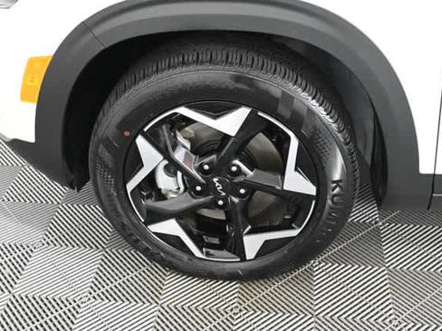 Used 2025 Kia Seltos EX image 29