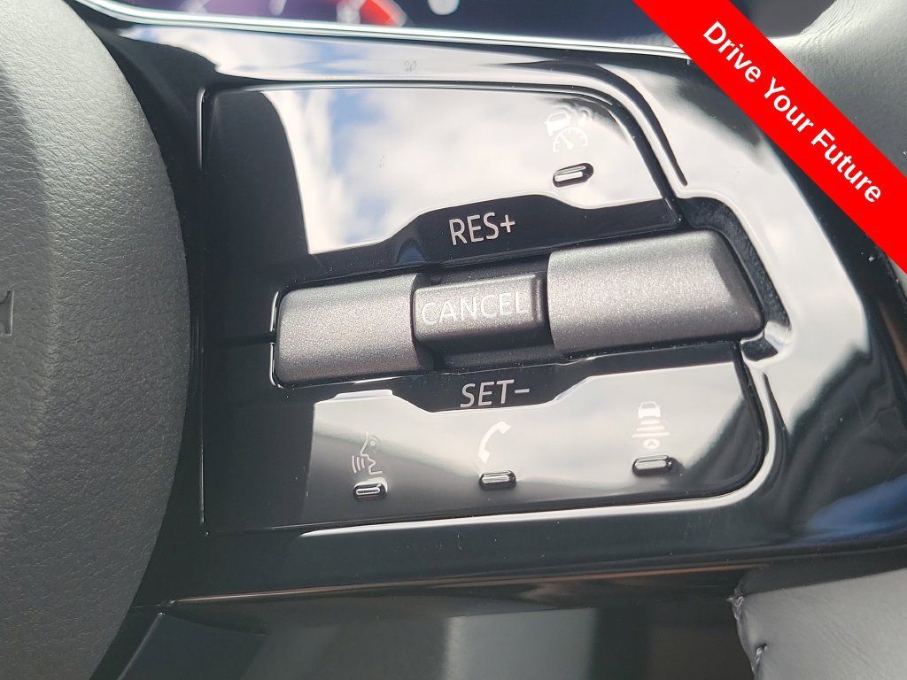 Used 2023 Nissan Z w/ Floor Mat Package (L93) RWD image 6