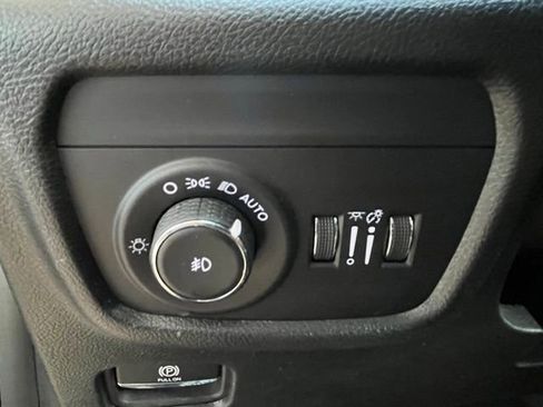 Used 2024 Jeep Grand Cherokee Limited image 19