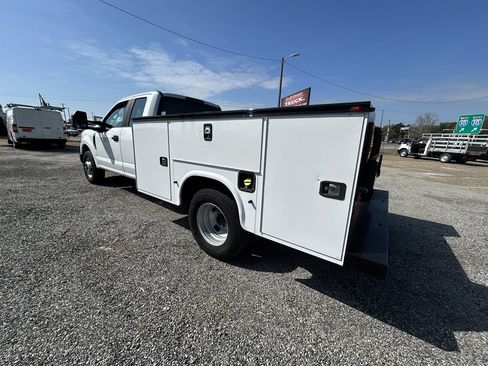 Used 2019 Ford F350 XL w/ Trailer Tow Package image 8