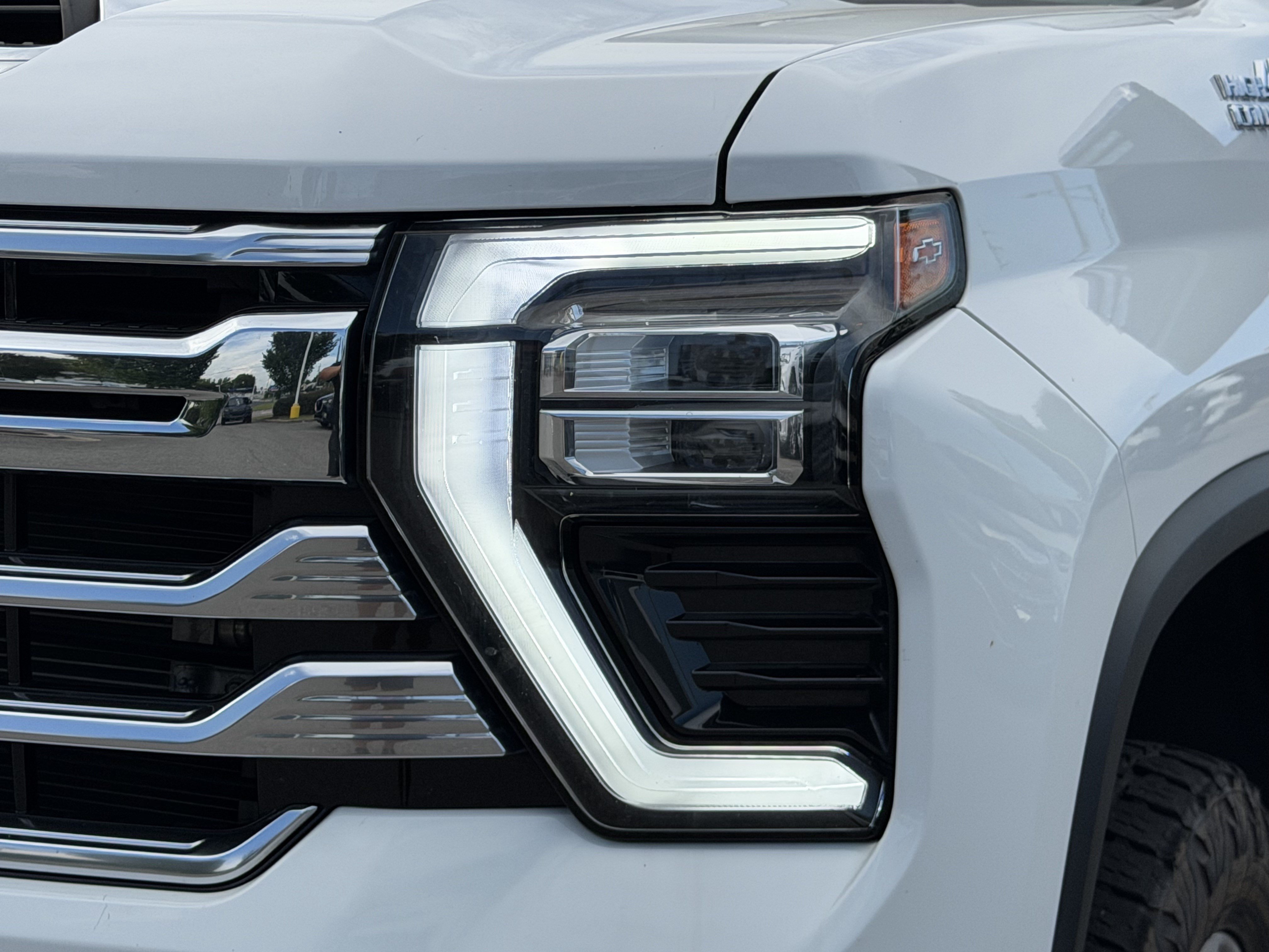 Used 2024 Chevrolet Silverado 2500 High Country w/ High Country Premium Package AWD/4WD image 6