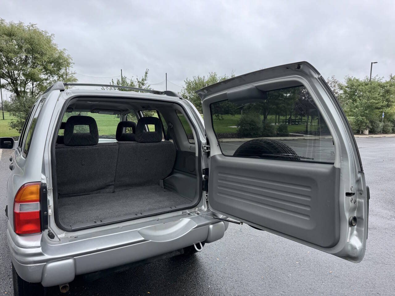 Used 2004 Chevrolet Tracker LT AWD/4WD image 35