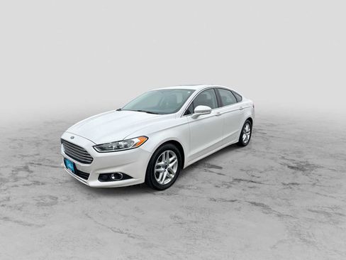 Used 2015 Ford Fusion SE w/ Equipment Group 202A FWD image 4