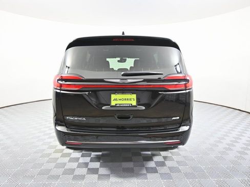 New 2026 Chrysler Pacifica Select image 5