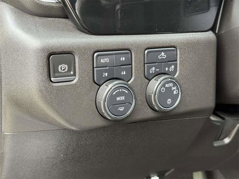 Used 2023 Chevrolet Silverado 1500 LT w/ Z71 Off-Road Package image 10