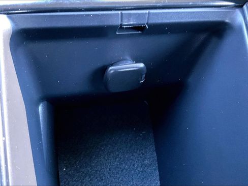 Used 2025 Toyota Camry LE image 31