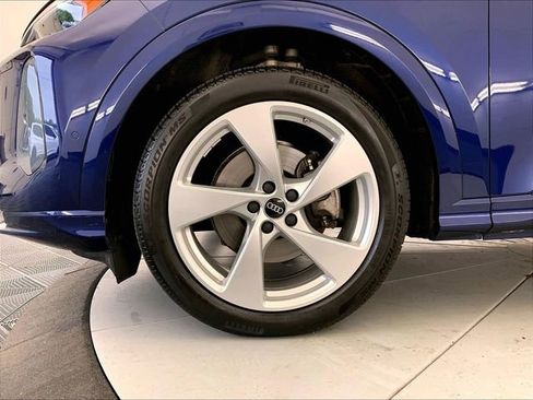 Certified 2025 Audi Q5 Prestige AWD/4WD image 9