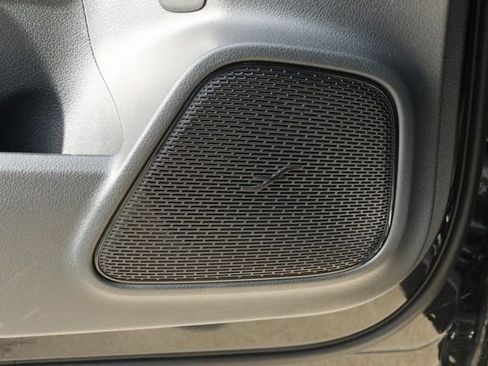 Used 2024 Mercedes-Benz GLB 250 image 27