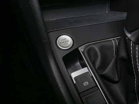 Certified 2022 Volkswagen Taos SE image 36