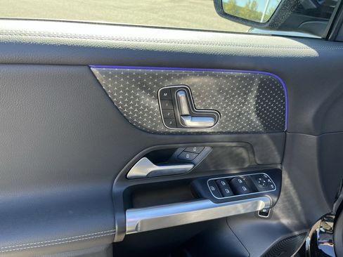 Used 2024 Mercedes-Benz EQB 300 4MATIC image 16