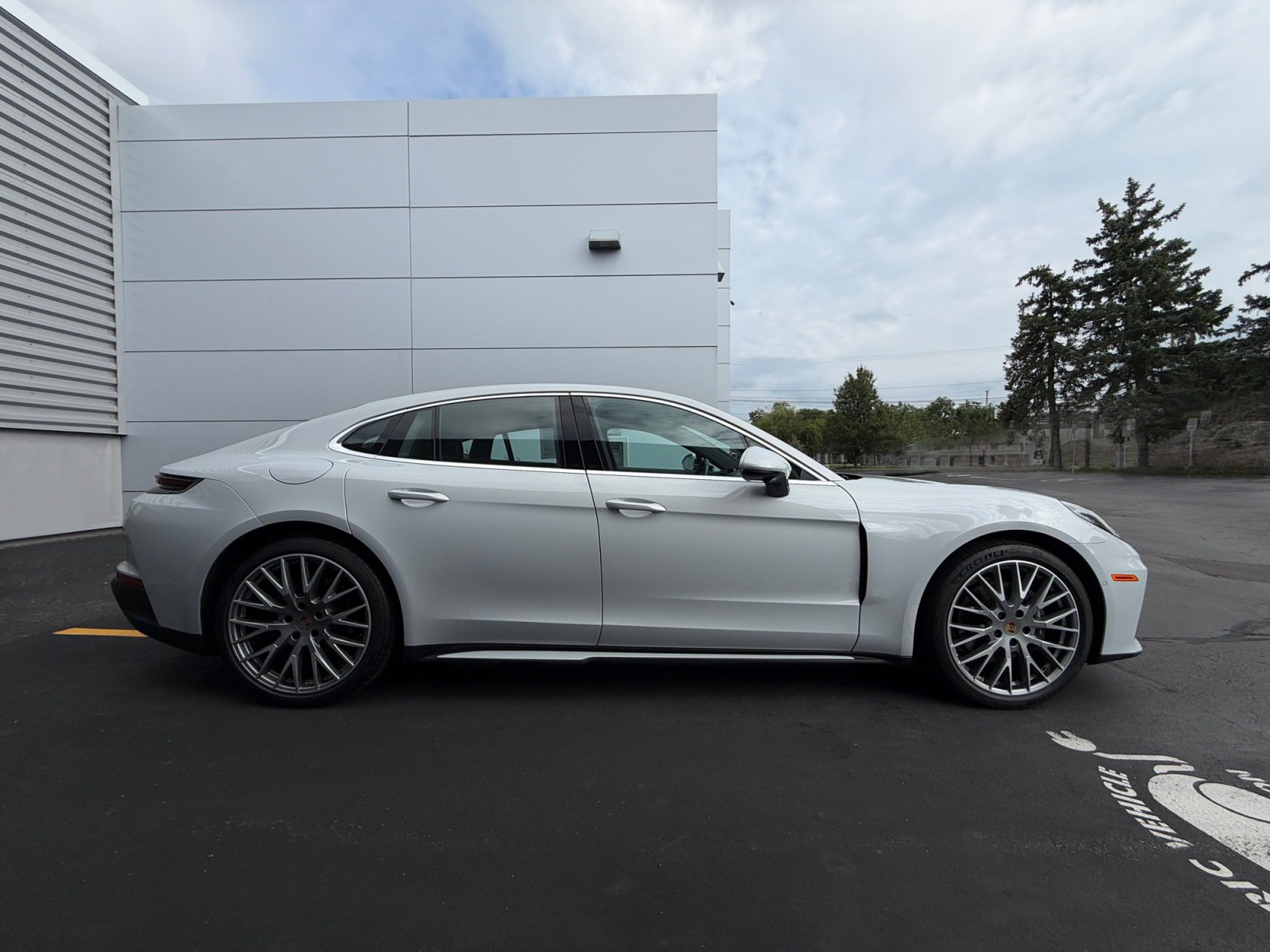 Certified 2025 Porsche Panamera 4 AWD/4WD image 12