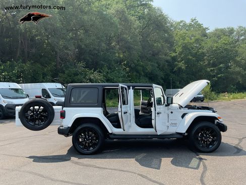 Used 2022 Jeep Wrangler Unlimited Sahara w/ Cold Weather Group image 31