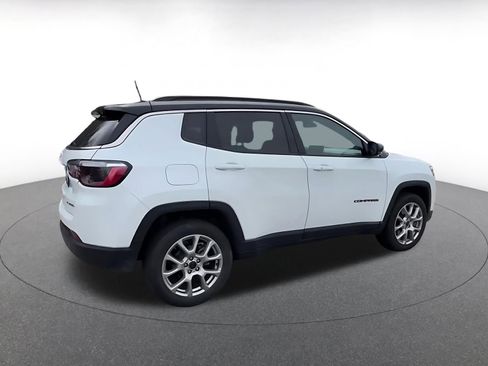 Used 2025 Jeep Compass Limited image 15