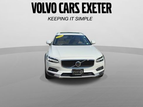 Certified 2025 Volvo V90 B6 Cross Country Ultra w/ Climate Package AWD/4WD image 3