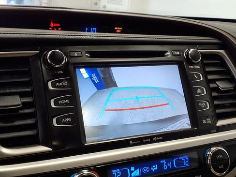 Used 2019 Toyota Highlander XLE image 14