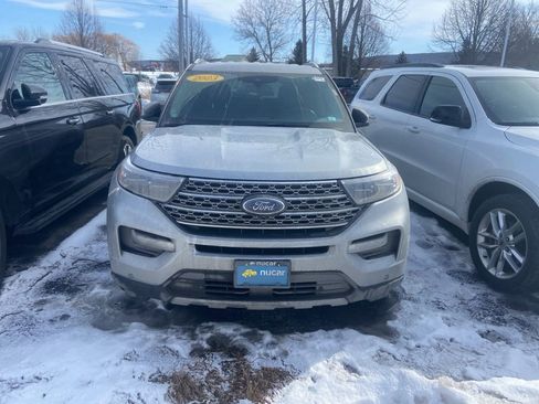 Used 2023 Ford Explorer Limited w/ Equipment Group 301A image 2