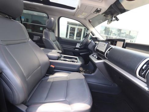 Used 2025 Ford Expedition Max Active AWD/4WD image 16