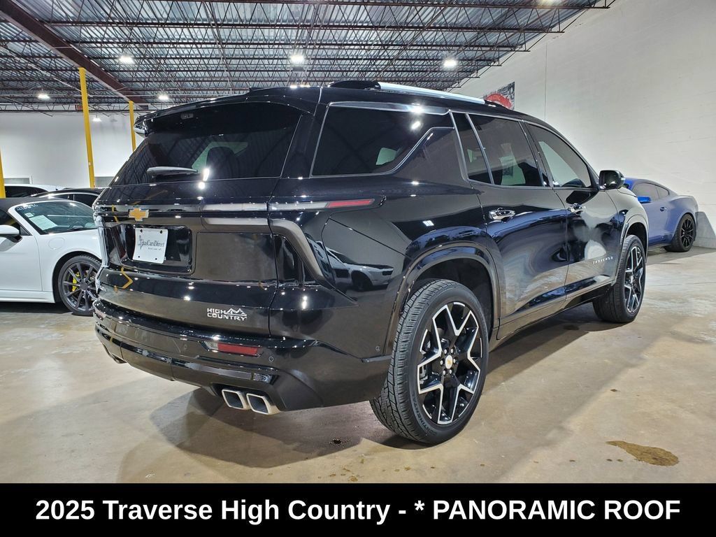 Used 2025 Chevrolet Traverse High Country FWD image 10