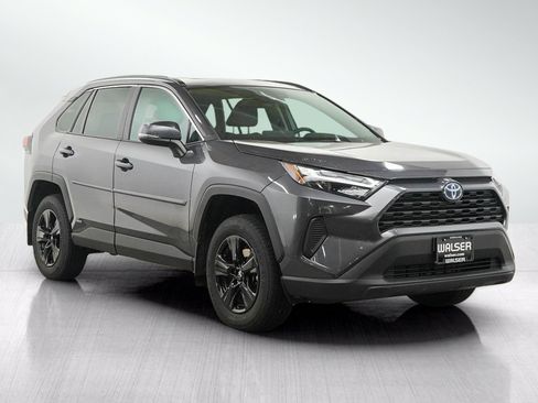 Used 2022 Toyota RAV4 XLE w/ Convenience Package AWD/4WD image 7