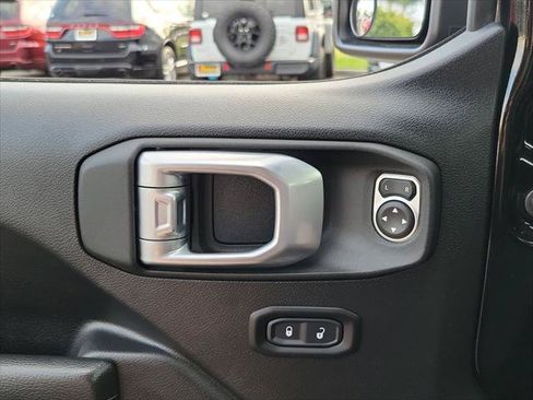 Certified 2022 Jeep Wrangler Sport AWD/4WD image 13