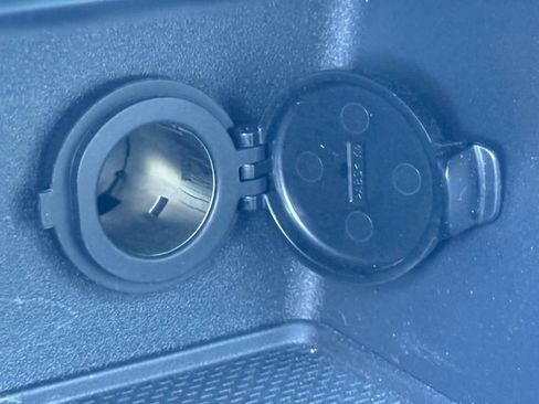 Used 2023 Subaru Forester Limited image 31