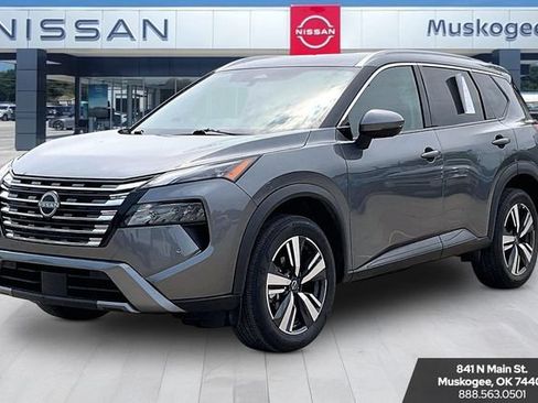 Used 2026 Nissan Rogue SL FWD image 3