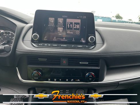 Used 2025 Nissan Rogue SV AWD/4WD image 17