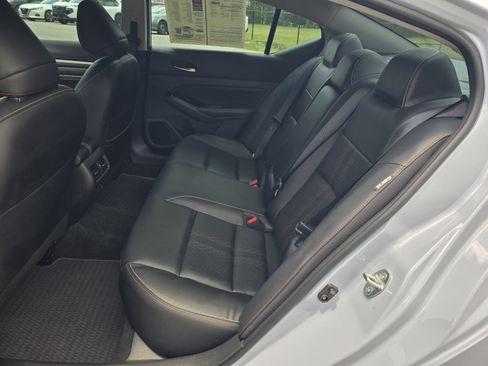 Used 2023 Nissan Altima 2.0 SR FWD image 11