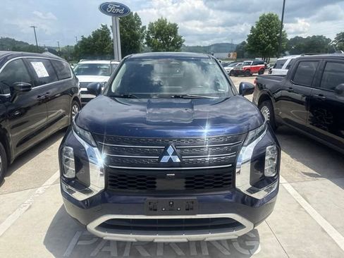 Used 2023 Mitsubishi Outlander SE FWD image 2