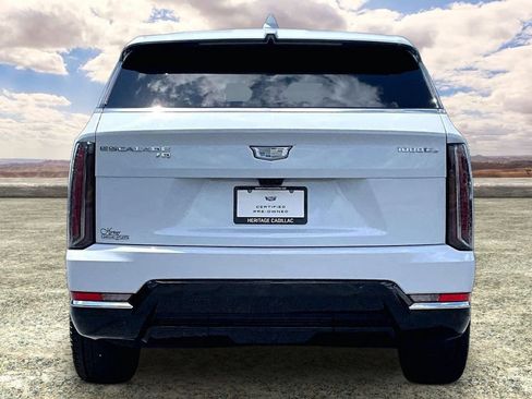 Used 2026 Cadillac Escalade IQ Luxury 2 AWD/4WD image 6
