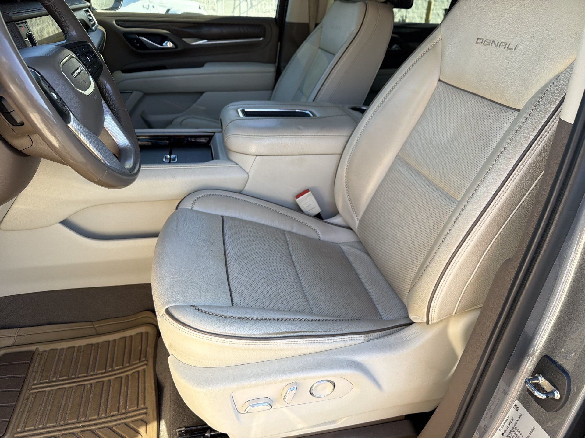 Used 2021 GMC Yukon Denali w/ Denali Premium Package AWD/4WD image 13
